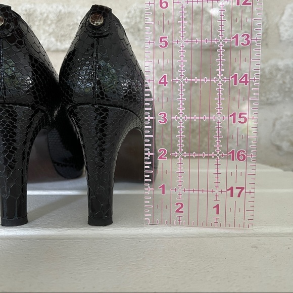Stuart Weitzman black snake embossed pumps 9 - Picture 8 of 14
